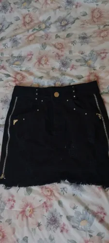 Saia Jeans Preta com Zíperes e Detalhes