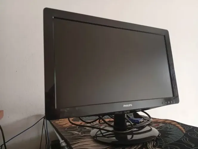 Monitor LCD, 19" polegadas completo.