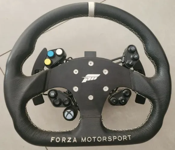 Volante Fanatec forza motorsport com unversal hub v1 para PC ou Xbox