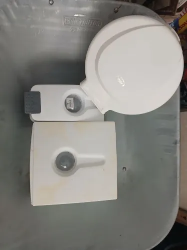 Kit para Banheiro com Tampa e Dispenser