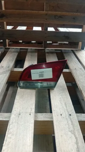 LANTERNA TRASEIRA DIREITA TAMPA DE MALA FIAT SIENA 08/13