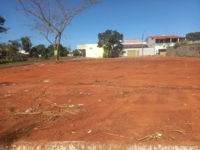 VENDE-SE ÁREA COMERCIAL 949M²