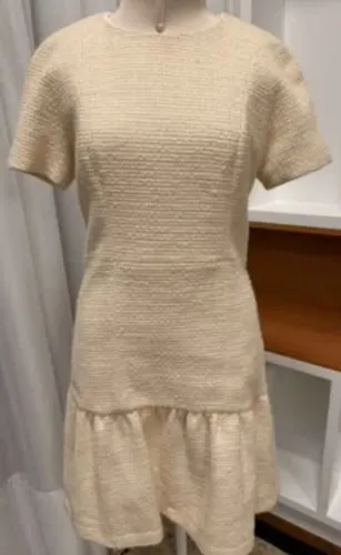 Vestido bege vintage com babados