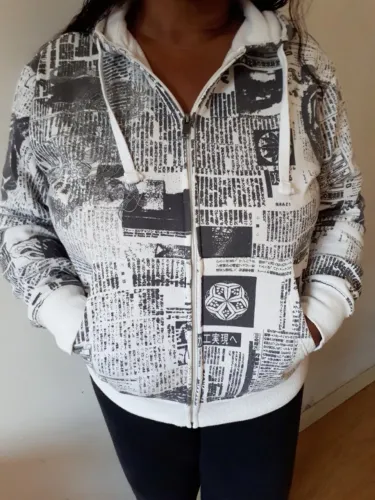 Casaco de Moletom Flanelado com Estampa Jornal e Dragão Interno  (tenho 2 - M e G)