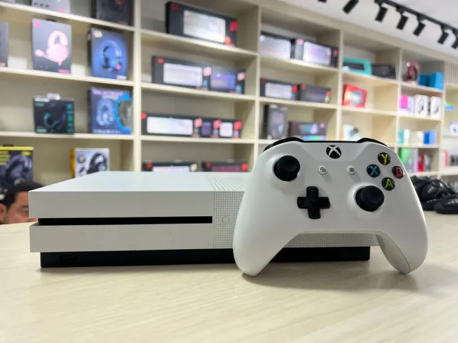 Xbox One S 1TB +1 Controle - Até 12x sem juros, Loja Física