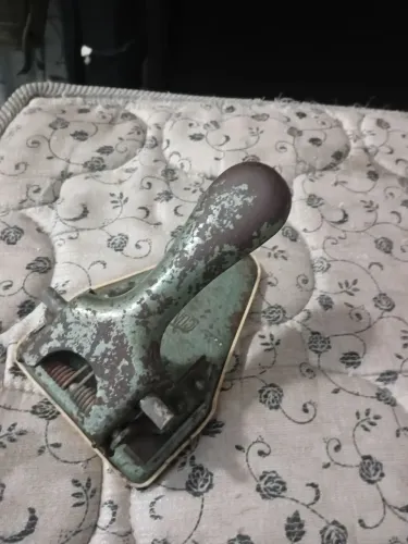 Perfurador de papel antigo