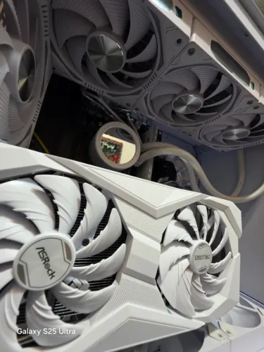 PC Gamer para pessoas exigentes com tela na frente