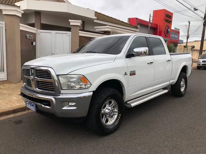 Dodge Ram Laramie 2500 - Automática - 4x4 - Turbo - Diesel - 2012