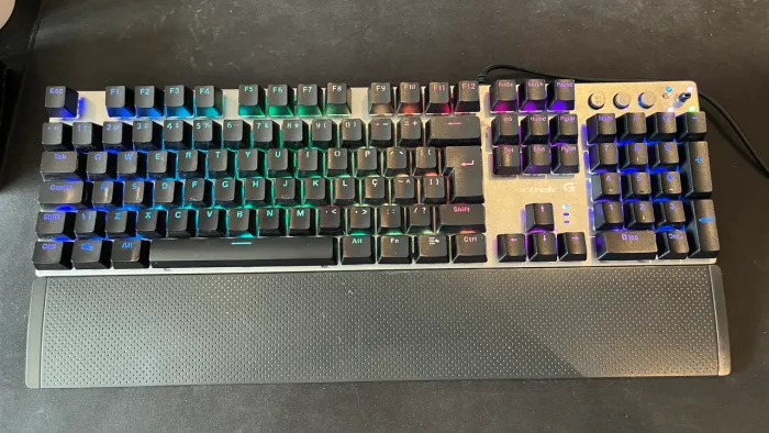 Teclado mecânico gamer Fortrek K7 plus RGB