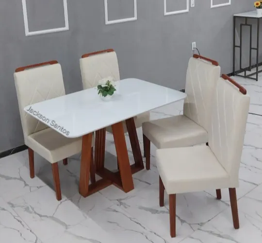 Conjunto Mesa de Jantar com 4 Cadeiras