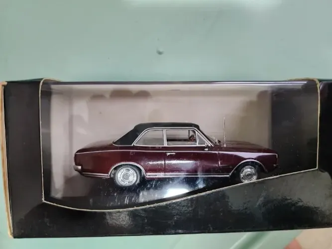 Miniaturas de carro Opel/Opala 1966 em escala 1:43 Minichamps