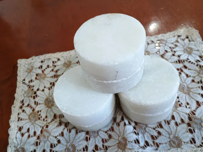 Pedras antigas em mármore.