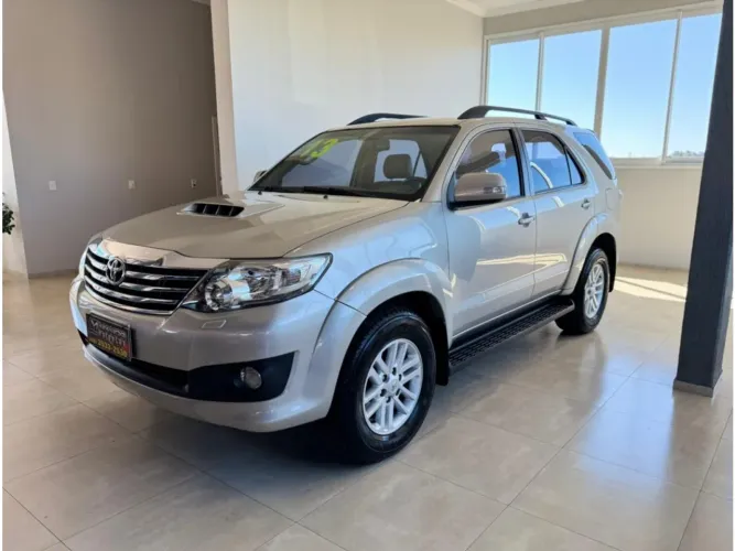 Toyota Hilux SW4 SRV D4-d 4X4 3.0 TDI Dies. AUT 2013