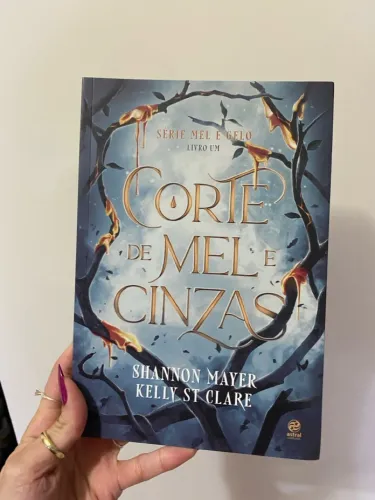 Corte de Mel e Cinzas - Livro 1