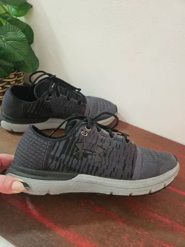 Tênis under armour  original masculino  N 40 perfeito 