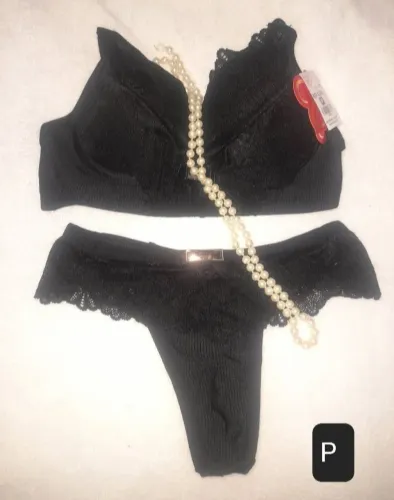 Kit com 8 Conjuntos de lingeries cores sortidas. SEM TROCA. NOVOS PARA REVENDA