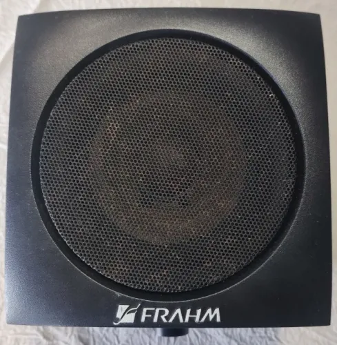 Par de caixas de som Frahm - Com controle de volume.