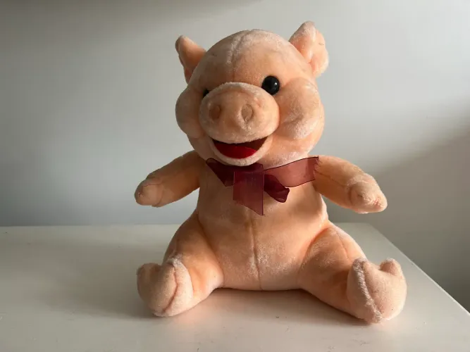 Porco de pelúcia que fala