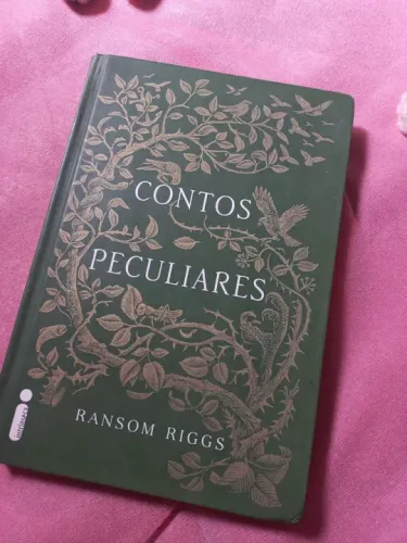 Livro Contos Peculiares 