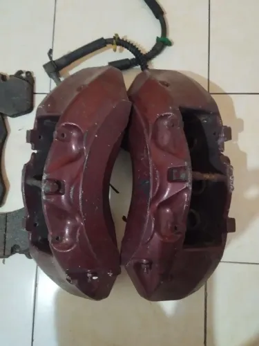 PINÇA DE FREIO BREMBO 6 PISTÕES