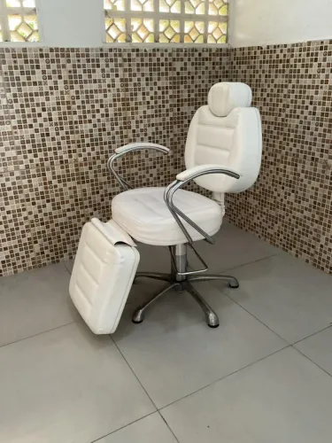 Poltrona Splendore Para Maquiagem Com Base Cromada - Marri