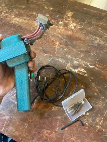 FRISADORA PROFISSIONAL DE CHINELO E ARTESANATO