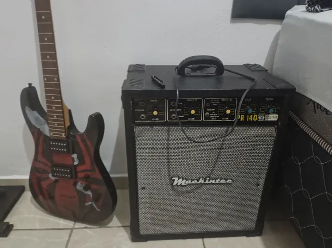 Guitarra e caixa de amplificador ( aceito trocas)