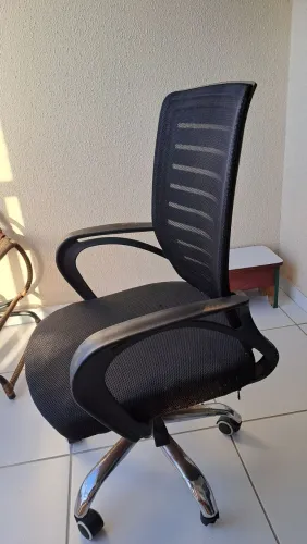 Cadeira de Escritório Giratória Mesh Preta usada (com detalhes)