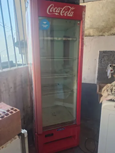 Geladeira expositora da Coca-Cola