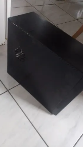 Gabinete de Pc escritório está em ótimo estado só está um pouco sujo 