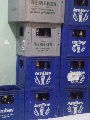 Vasilhame de cerveja completa de 1 litro.