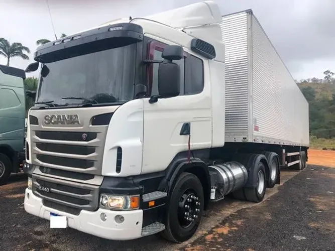 Scania R 440 6x2 ano 2012 / Carreta baú São Pedro 2018