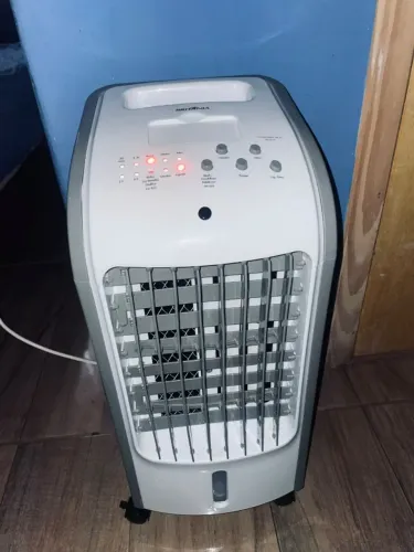 Climatizador portátil frio Britânia BCL01F branco