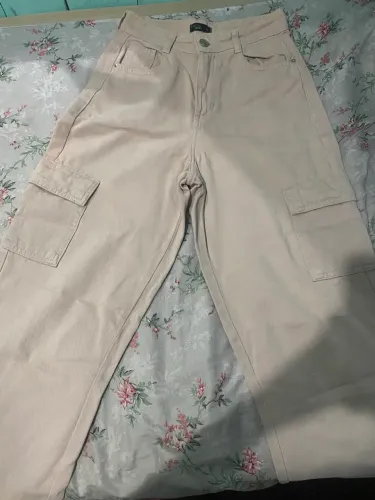 calça cargo bege