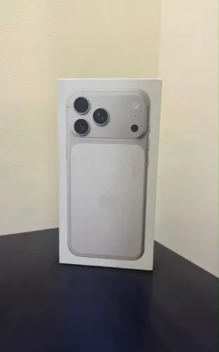 iPhone 17 pro Max branco