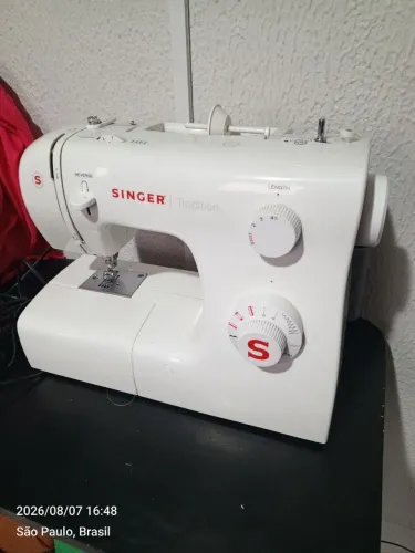Máquina de costura Singer tradition