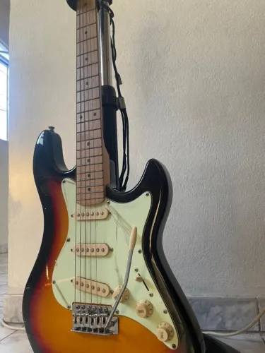 GUITARRA ELÉTRICA