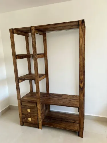 Guarda roupa aberto