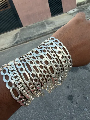 Vendo 10 prata de pulso quero 2 mil em todas