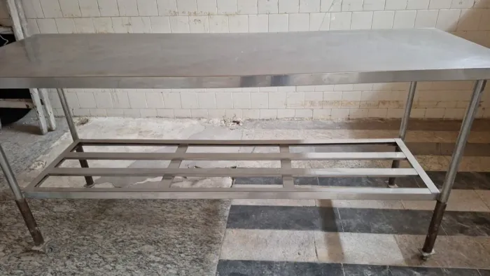 Mesa com Gradil Inox