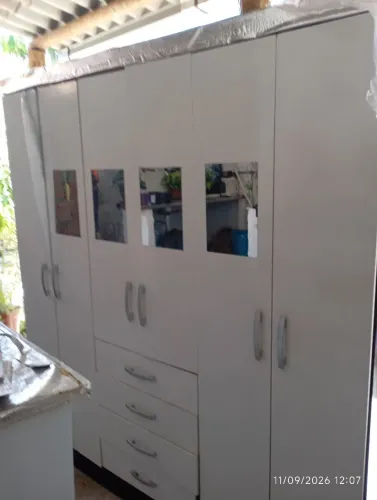 Quero anunciar um guarda-roupa seis portas
