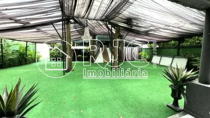 Imóvel para venda tem 891 metros quadrados com 1 quarto