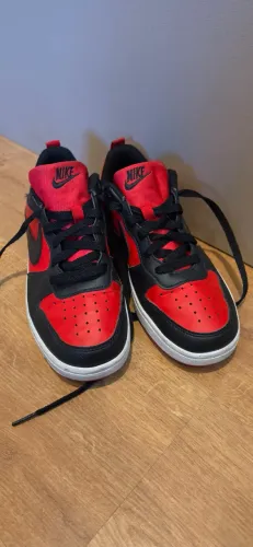 Tênis Nike Court Borough Preto e Vermelho
