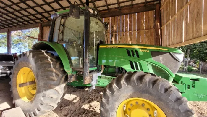 Trator John Deere 6150M - Pouco rodado