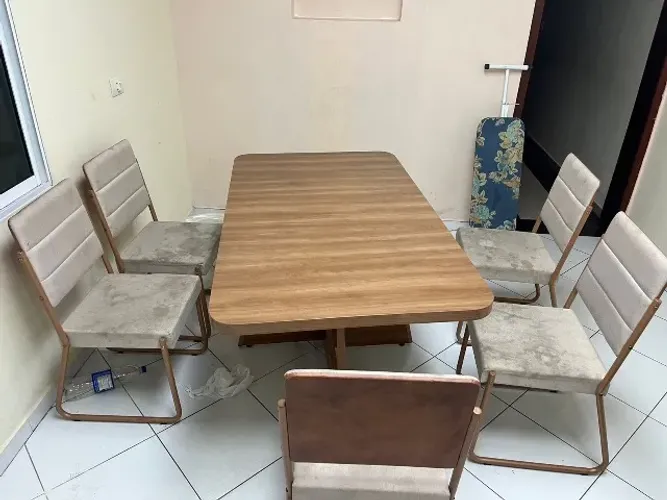 Mesa de Jantar Moderna + 5 Cadeiras - Oportunidade