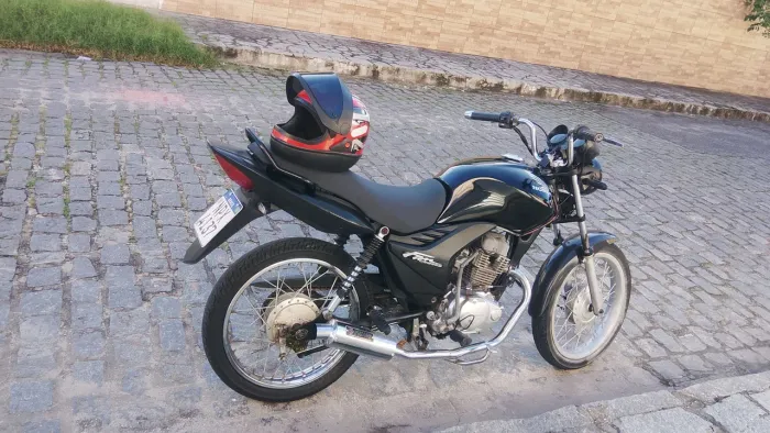 Moto Fan 125 extra no ponto de transferir 