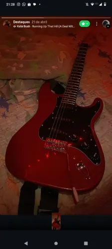 Guitarra stratocaster vermelho cereja