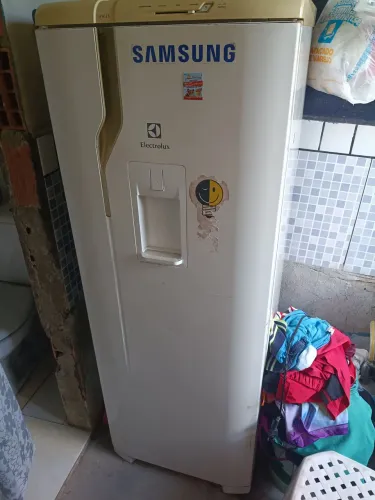 Vendo geladeira Eletrolux
