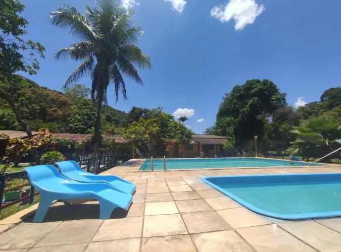 Vendo Sítio com 25000 m² com lazer e acomodações em Tinguá Nova Iguaçu a 100 mts da estrad