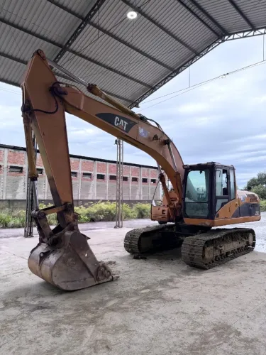 Escavadeira Caterpillar 320C 2001 - 20 t